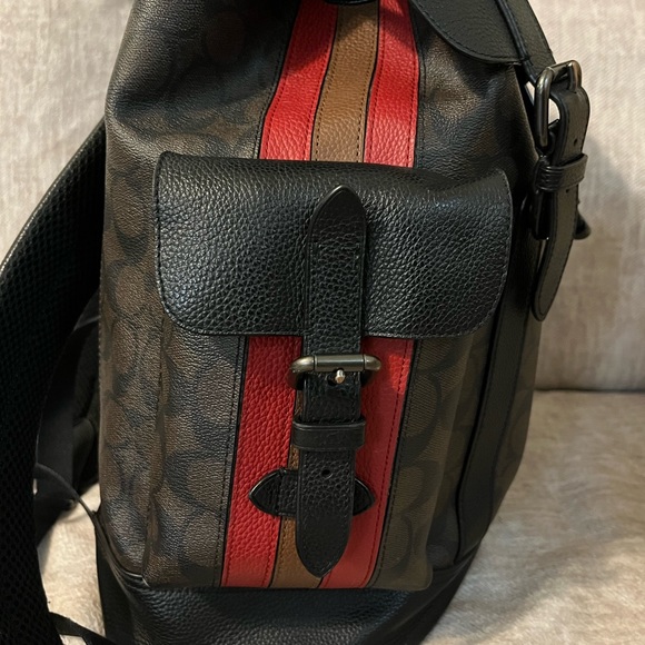 Hudson Backpack In Signature Canvas - Picture 2 of 9